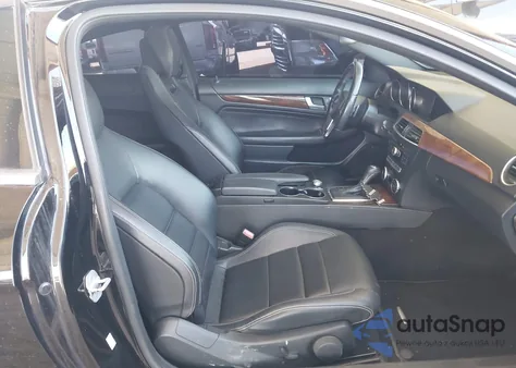 2014 Mercedes-Benz C 250 из США, поврежденный, VIN WDDGJ4HB4EG160511